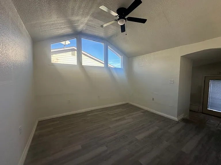 842 S La Salle Dr — Photo 10