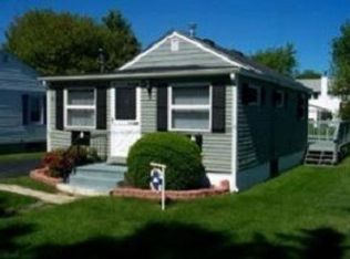 39 Sewell Rd, Narragansett, RI 02882