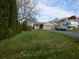 130 Birch Dr SW, Poplar Grove, IL 61065