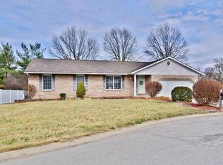 902 Hampton Ct, Godfrey, IL 62035