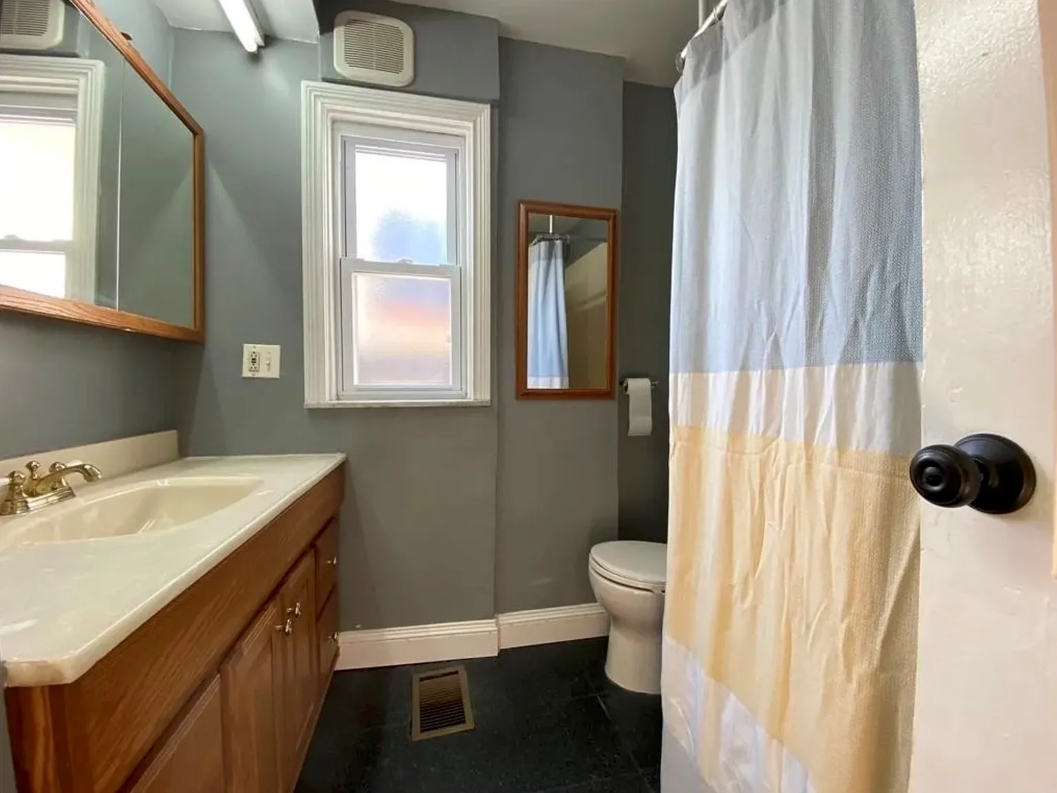 3 bed, 1440 sqft, $2,500 — Photo 3