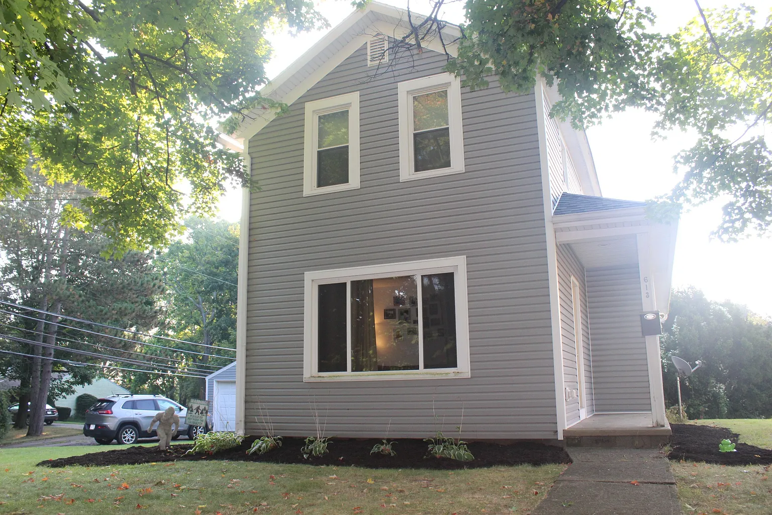 613 N Portage St photo 1