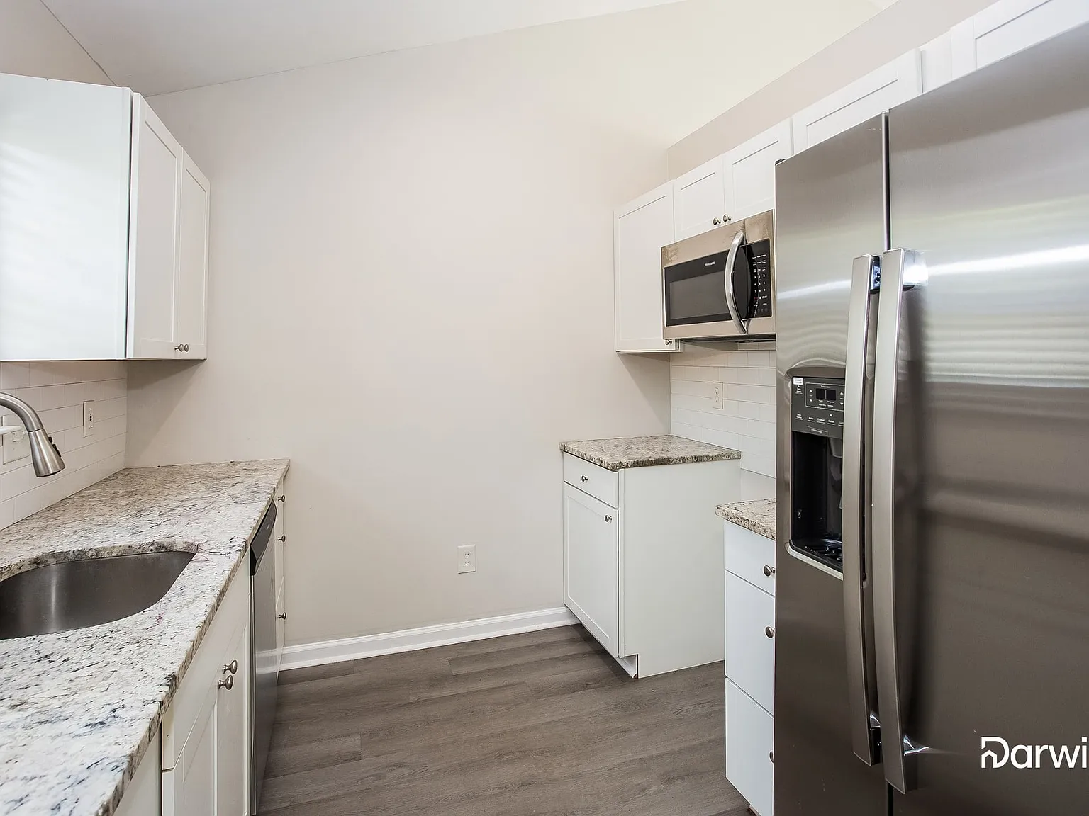 3 bed, 2.0 bath, 1052 sqft, $1,680 — Photo 3