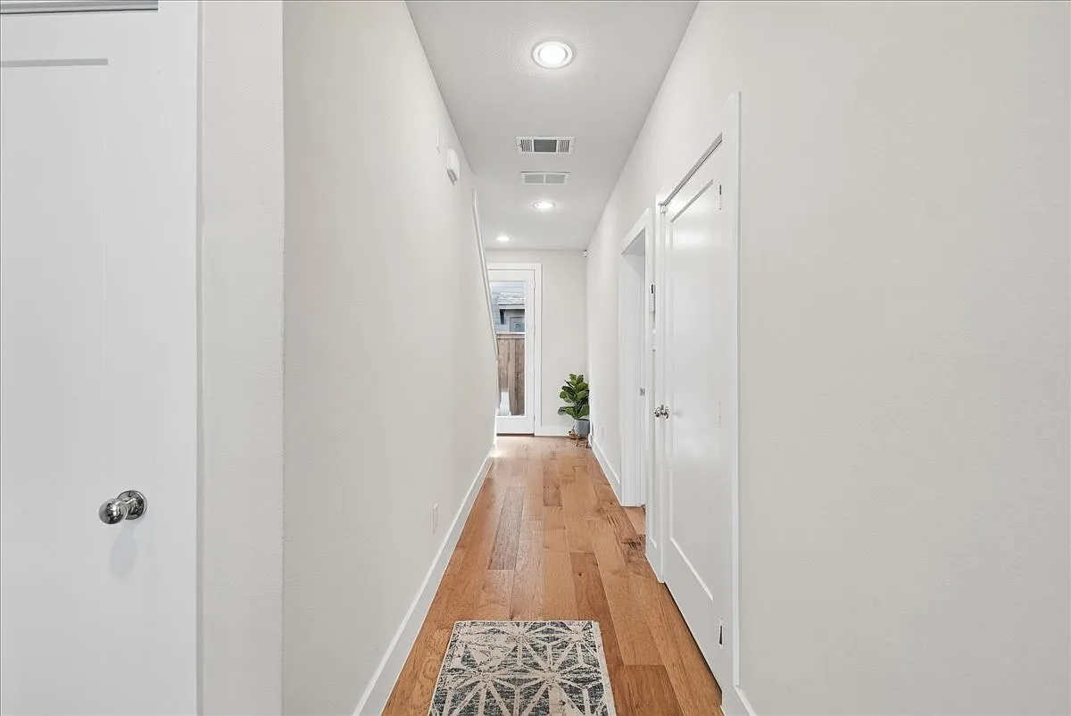 3 bed, 2224 sqft, $3,500 — Photo 4
