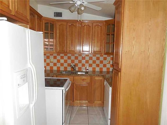 2nd image of 17490 NE 6th Ave