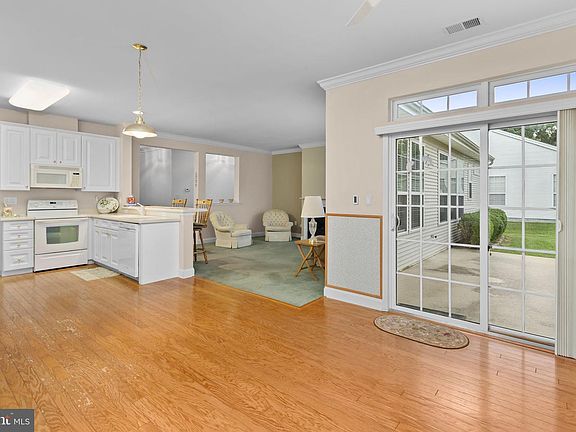 4th image of 18 Garfield Ct