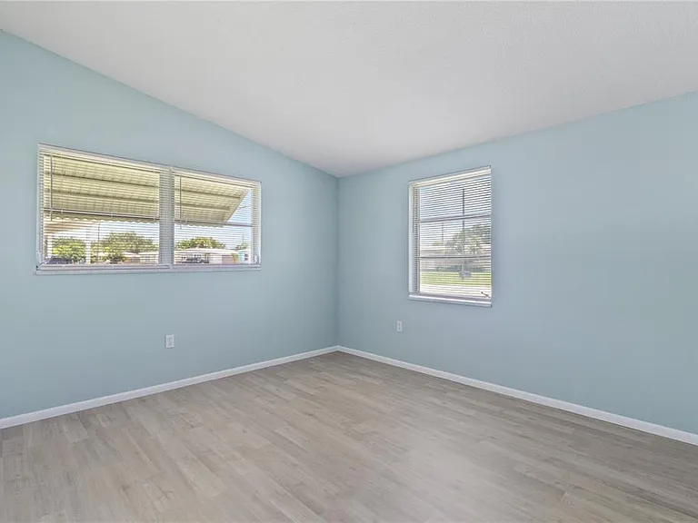22312 Lasalle Rd — Photo 22