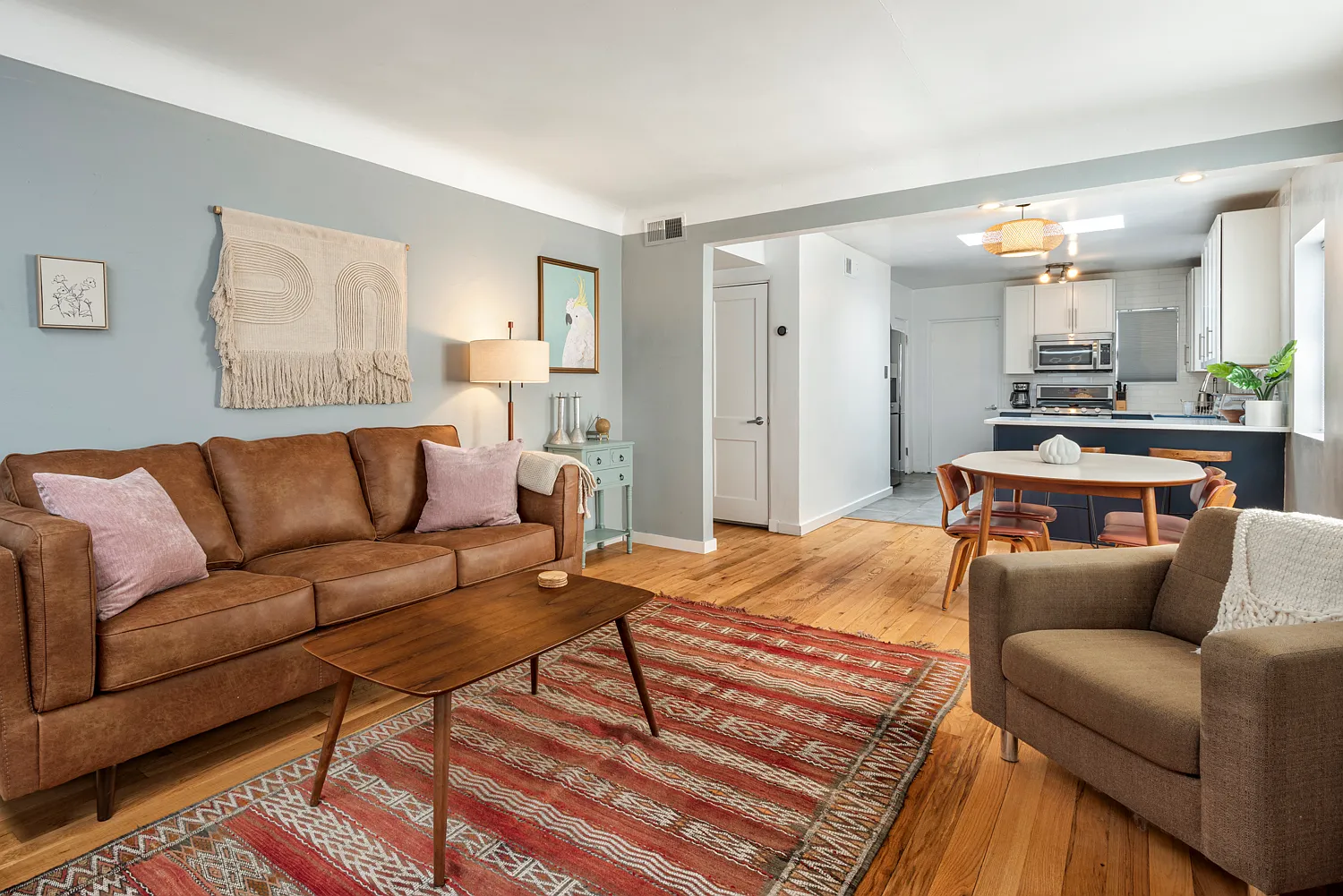 2 bed, 1000 sqft, $2,800 — Photo 2
