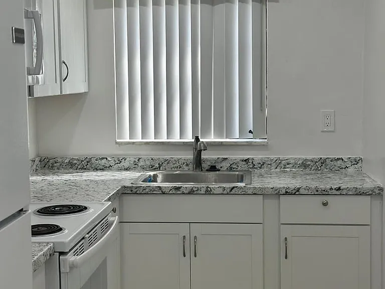 50 SE 12th St #145 — Photo 5