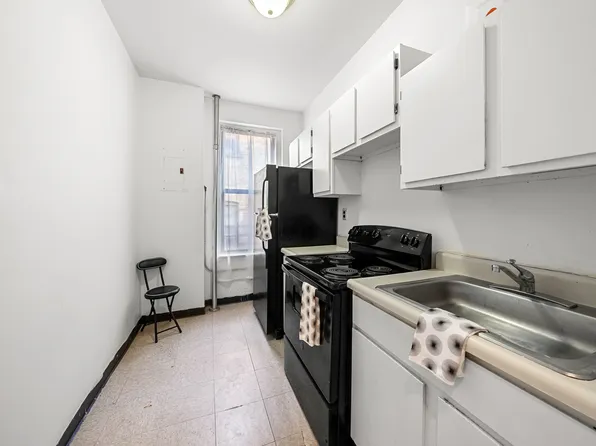 834 Riverside Drive image 6 of 14