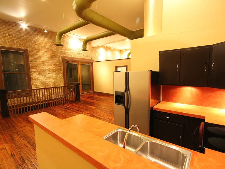 321 S Flores St #102 — Photo 13