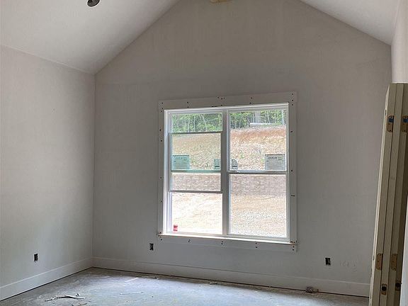 4th image of 833 Belle Grv