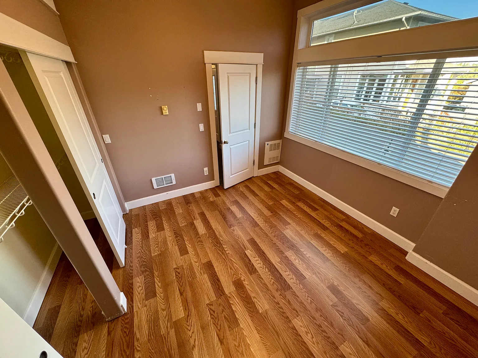 1 bed, 900 sqft, $1,895 — Photo 3
