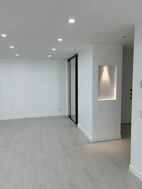 1 bed, 1.5 bath, 900 sqft, $4,200 — Photo 2