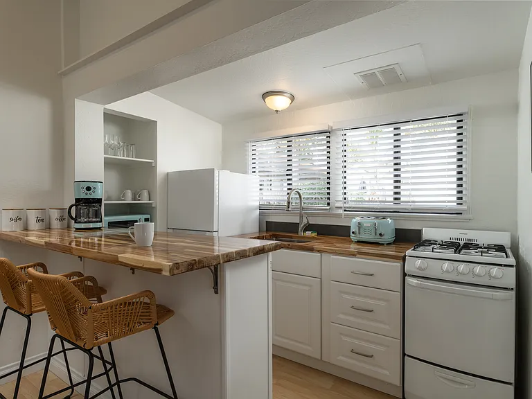 1125 De La Vina St #B — Photo 4