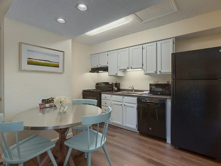 Residences at Daniel Webster — Photo 7