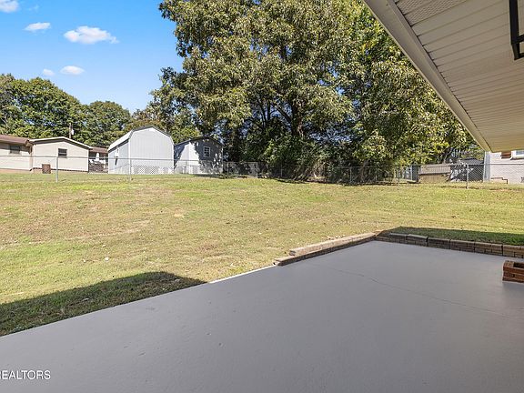 3rd image of 582 Strange Rd