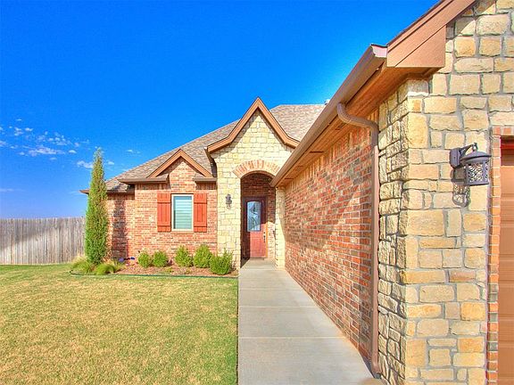 4th image of 401 Carlow Way