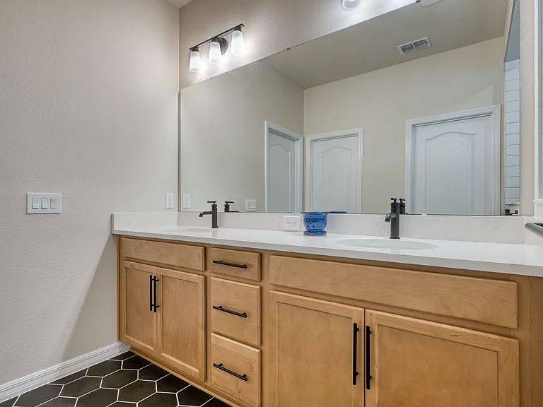 16966 Cedar Valley Cir — Photo 8