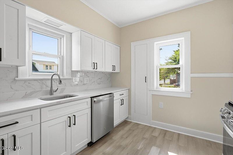 2nd image of 16 Roosevelt Street