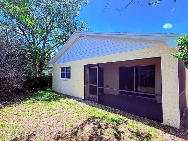 10609 Wyndcliff Dr — Photo 23