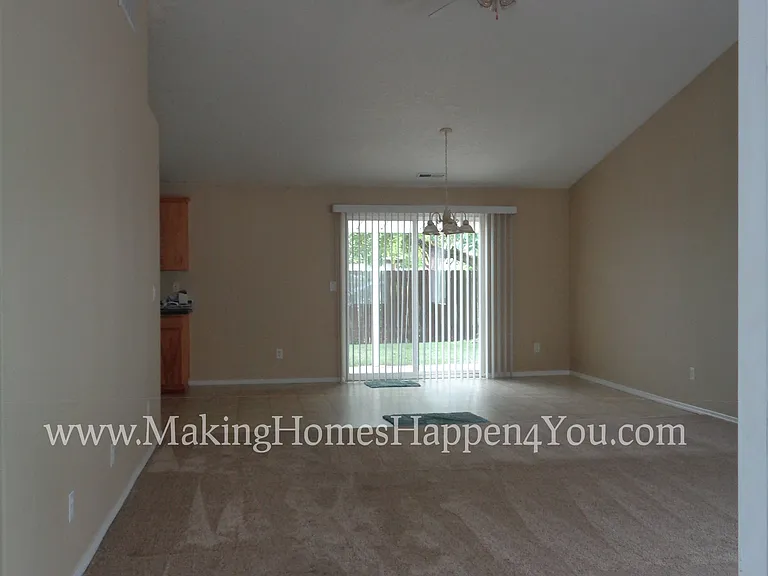 260 SW Oregon Trail Dr — Photo 4