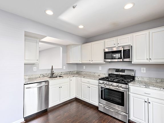 3rd image of 614 Tuckahoe Creek Ct #1