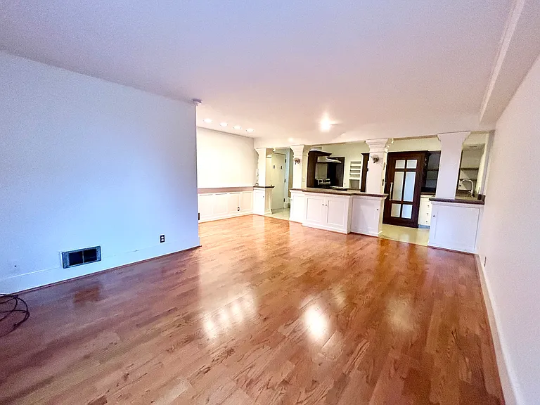 535 Summit Ave E #102 — Photo 3