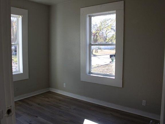 5th image of 1103 W Avenue K