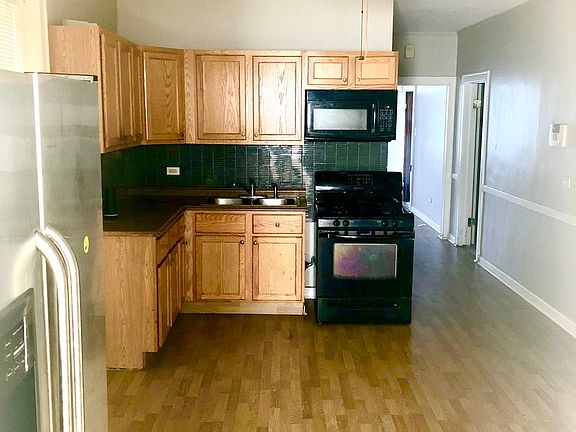 4th image of 6951 S Rockwell St