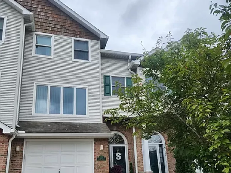 226 Burke St — Photo 1