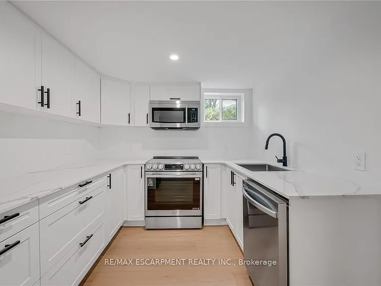 1339 Augustine Dr — Photo 10