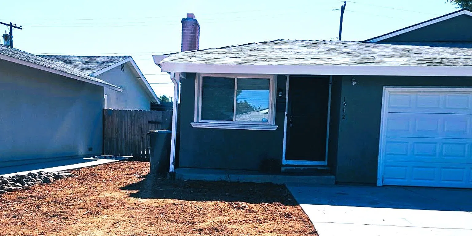 2 bedroom for Rent-New Interior Paint, Attached Garage — Photo 2