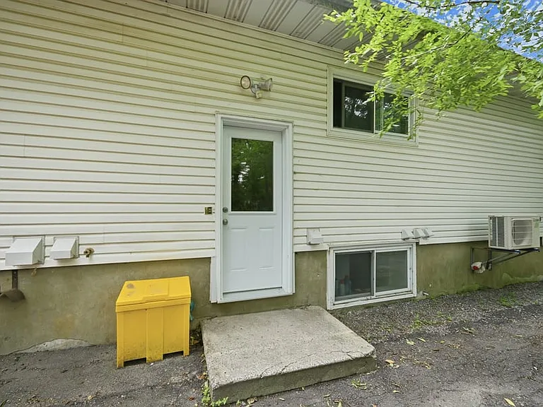1225 Old Montreal Rd #4 — Photo 2