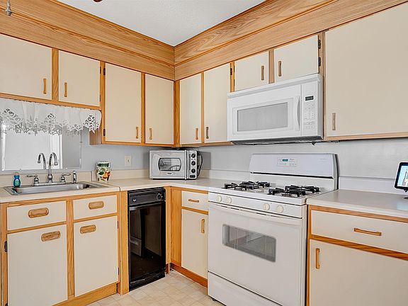 4th image of 5 New Haven Drive #104