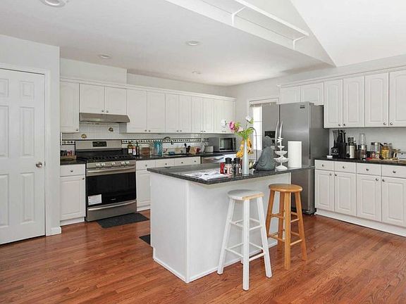 4th image of 11 Antler Ln