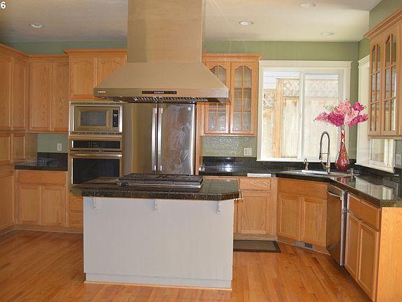 3rd image of 13610 SE Snowfire Dr