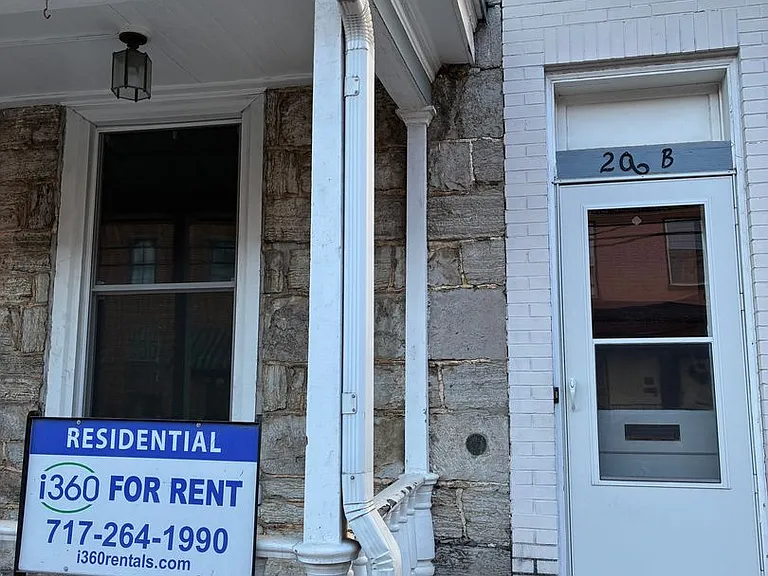 206 Lincoln Way E — Photo 1