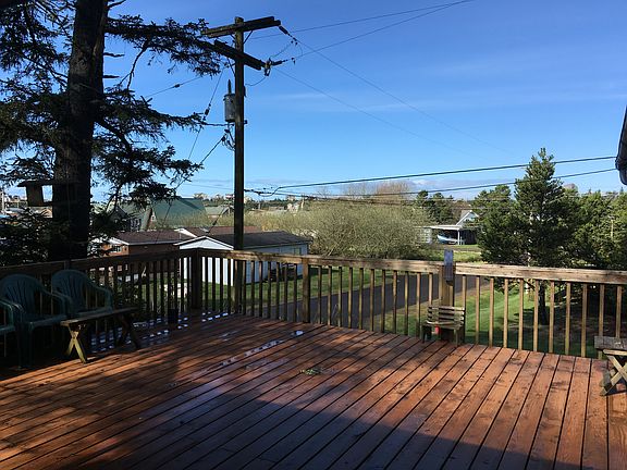 Deck view towards the Ocean2