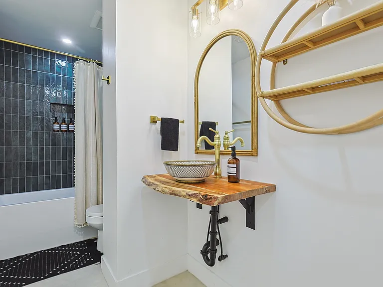 1088 Pondview Dr — Photo 19