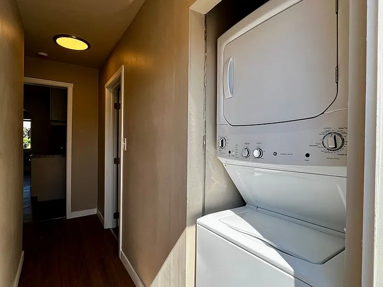 921 S 11th Ave — Photo 12