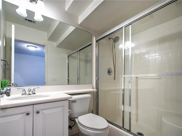 8 Silvermaple — Photo 23