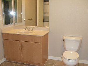 Bathroom :: Jade 103