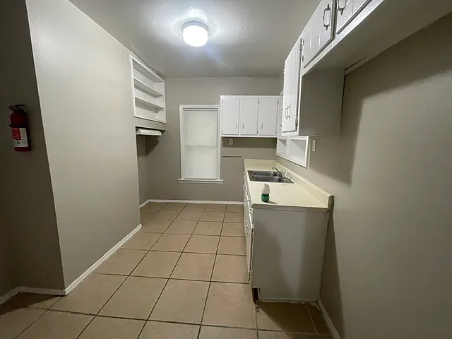 3652 Faxon Ave — Photo 4