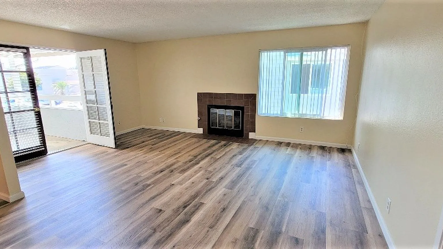 Highland Avenue 4452 (1-5) — Photo 3