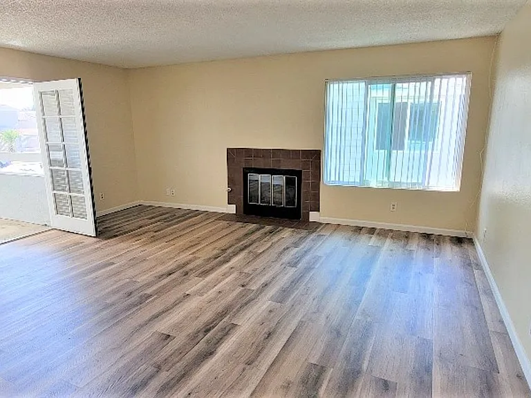 Highland Avenue 4452 (1-5) — Photo 3