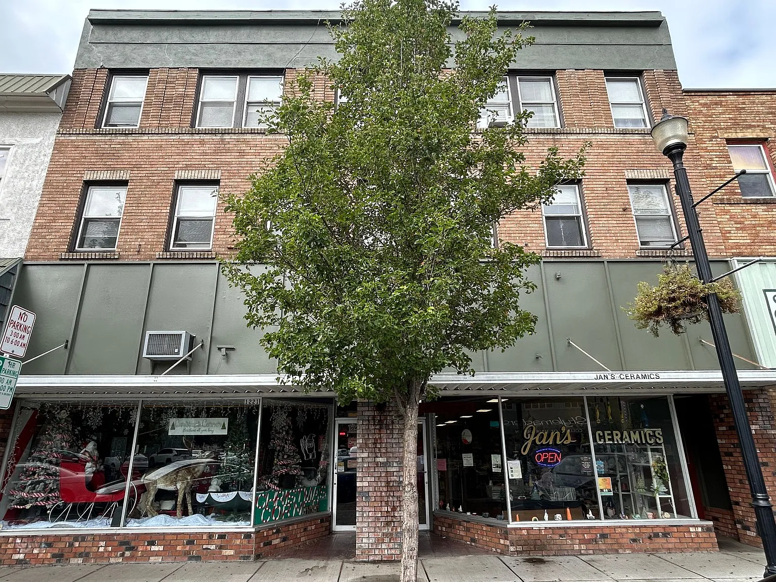 1225 Commerce Ave — Photo 4