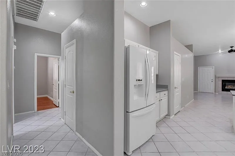 3 bed, 2.0 bath, 1725 sqft, $2,300 — Photo 2