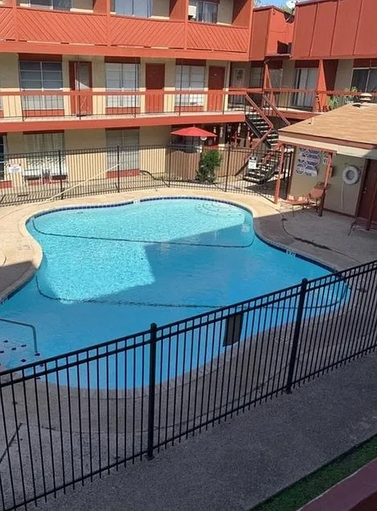 3243 Nacogdoches Rd