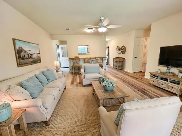 61 Silva Dr NW, Fort Walton Beach, FL 32548